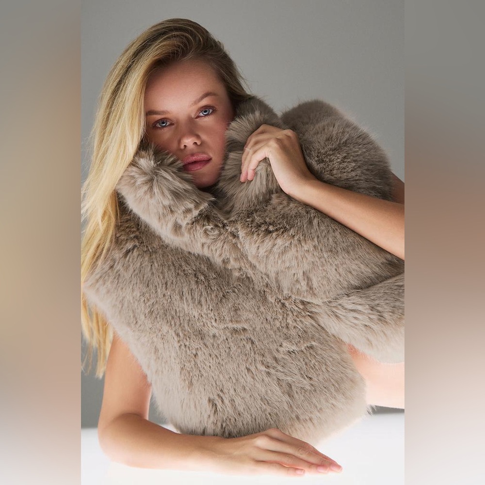 ALO Yoga Oat Opulent Faux Fur Cropped Vest XS